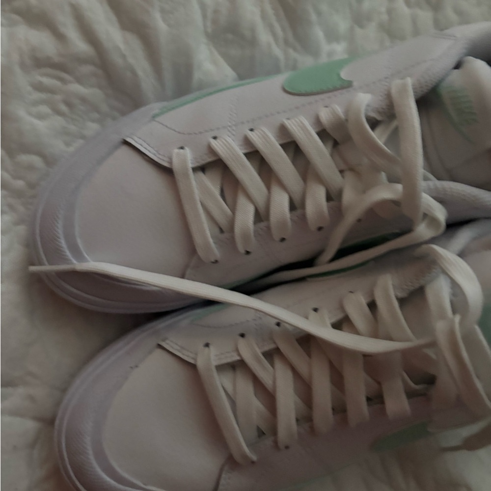 Nike White and Green Sneakers Minimalist Design